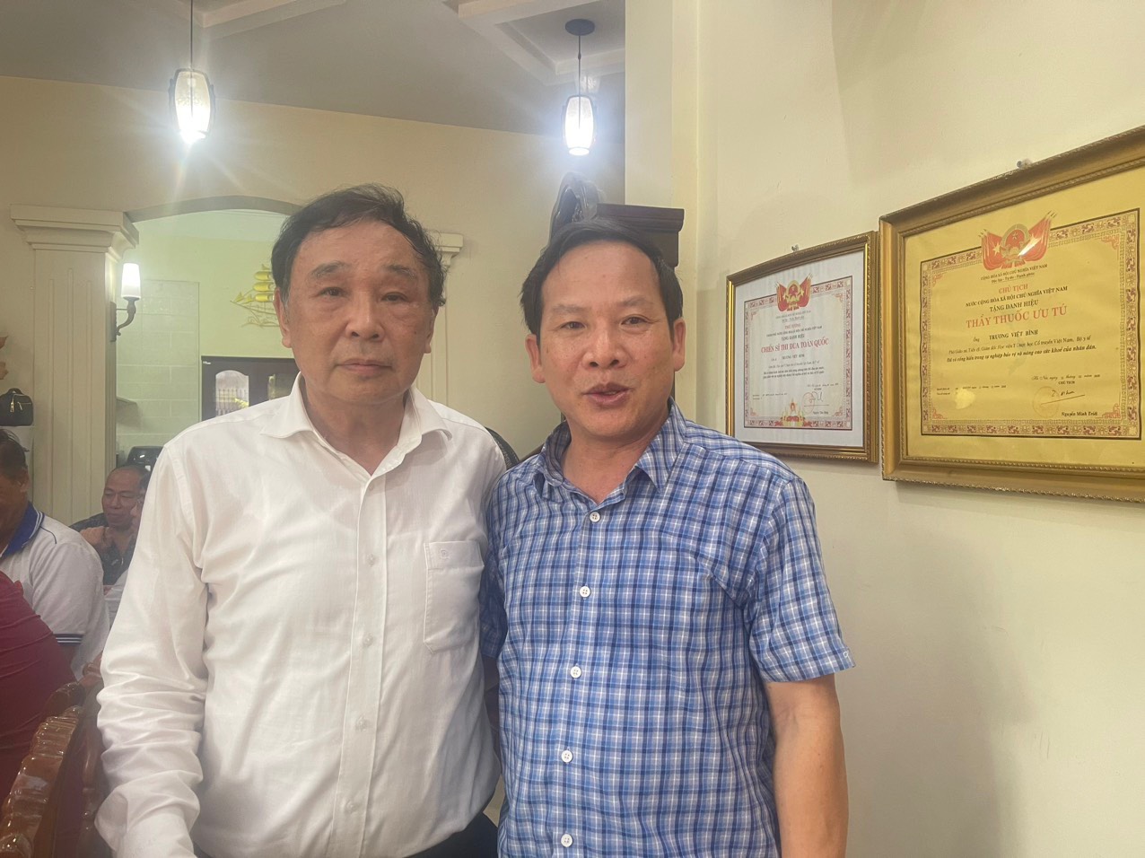 GS - TS Trương Việt Bình kết hợp cùng Ngọc Anh