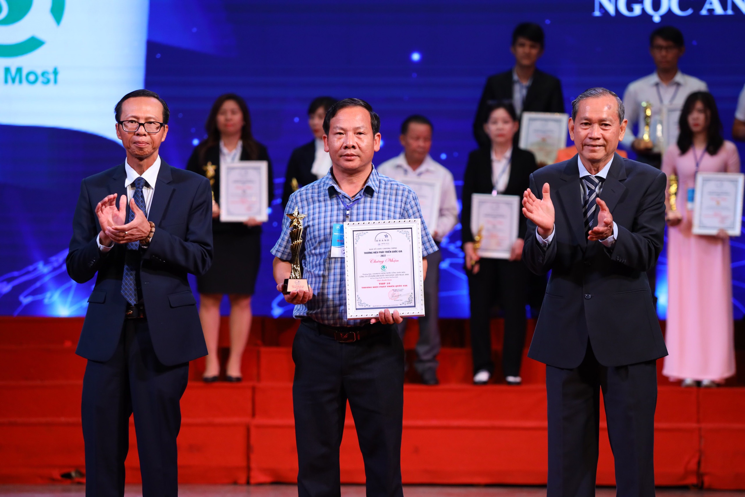 Giải Thưởng đánh dấu chất lượng sản phẩm của Ngọc Anh Giải Thưởng đánh dấu chất lượng sản phẩm của Ngọc Anh